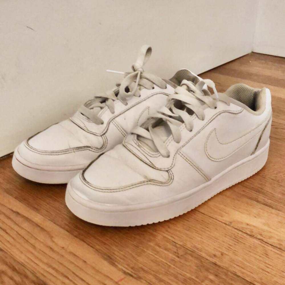 Nike Ebernons size 7